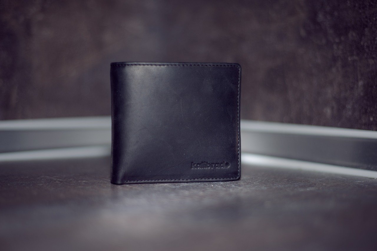 Avoiding Common Mistakes When Purchasing a Leather Wallet Online